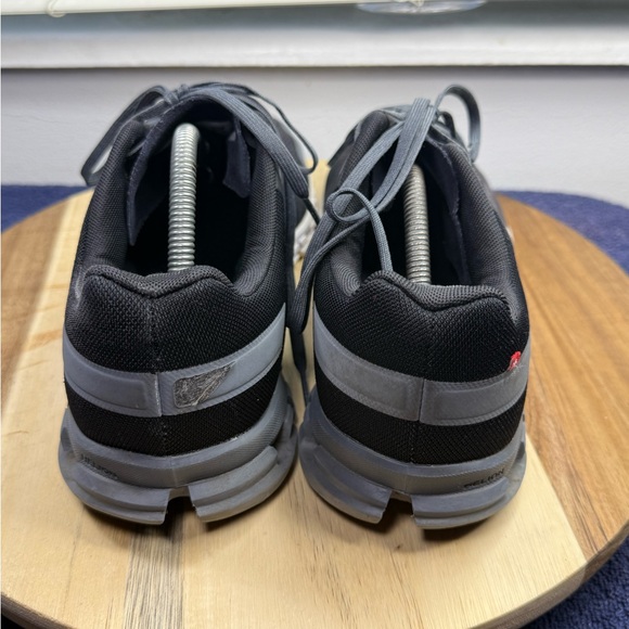 On Running Men's Black Athletic Shoes (Men’s 11.5) - Picture 4 of 8